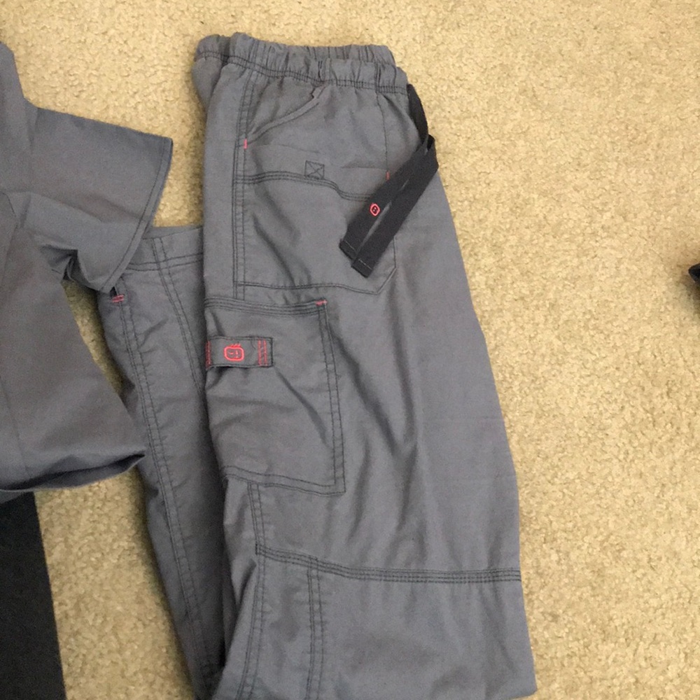 Grey wonder flex scrub set. Top and bottoms